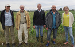 Die meisten sind seit 2010 am Projekt beteiligt (v.l.) : Sonja Pfister (IfaB), Arno Schanowski (ILN), Dr. Rainer Oppermann (IfaB), Gernot Bolz, Bolzhof, Julia Köbele, Bayer.