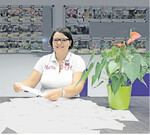 Im Redaktionsbüro Stuttgart gab Volontärin Sonja Steinhauer die Glücksfee und loste den Gewinner der Leserreise nach Teneriffa aus.