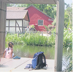 Der Schulranzen darf in den Ferien weggeräumt werden. Kinder lernen auch etwas, wenn sie mal in Ruhe tun dürfen, was sie wollen.