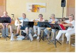 Die Gitarrengruppe aus Ofterdingen unterhielt die Hechinger Landfrauen mit Sommerliedern.