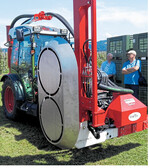 Das neue Entlaubungsgerät RedPulse zerfetzt über pulsierende Luftstöße Blätter, so dass Äpfel besser ausfärben.