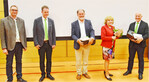 Vom Vorsitzenden des Maschinen- und Betriebshilfsring Württembergisches Allgäu, Manfred Oswald (v. l.), und Geschäftsführer Adrian Dillmann in ihren wohlverdienten Ruhestand verabschiedet wurden Andreas Bauhofer, Irmgard Natterer und Dr. Berthold Nuber.