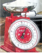 Nostalgische mechanische Waagen bieten verschiedene Hersteller an, wie ADE oder Ernesto, hier von Karcher.