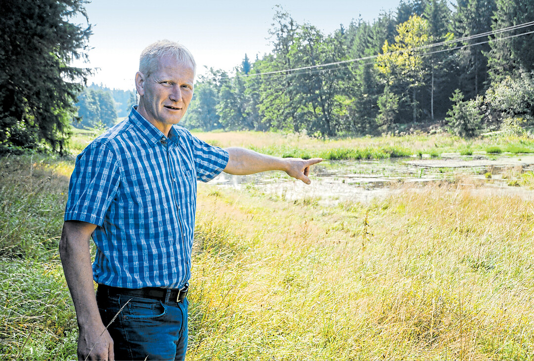 Hubert Kucher aus Ellwangen hat viele Jahre Futter von der Wiese gewonnen, die mittlerweile Biberrevier ist. Das Land hat ihm das Grundstück abgekauft, nachdem viele Versuche einer gemeinsamen Nutzung von Biber und Landwirt fehlgeschlagen sind.