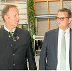 Waren sich in der Kritik am Volksbegehren einig: der Vorsitzende des Tettnanger Pflanzerverbandes, Wolfgang Ruther (l.) und Landwirtschaftsminister Peter Hauk.