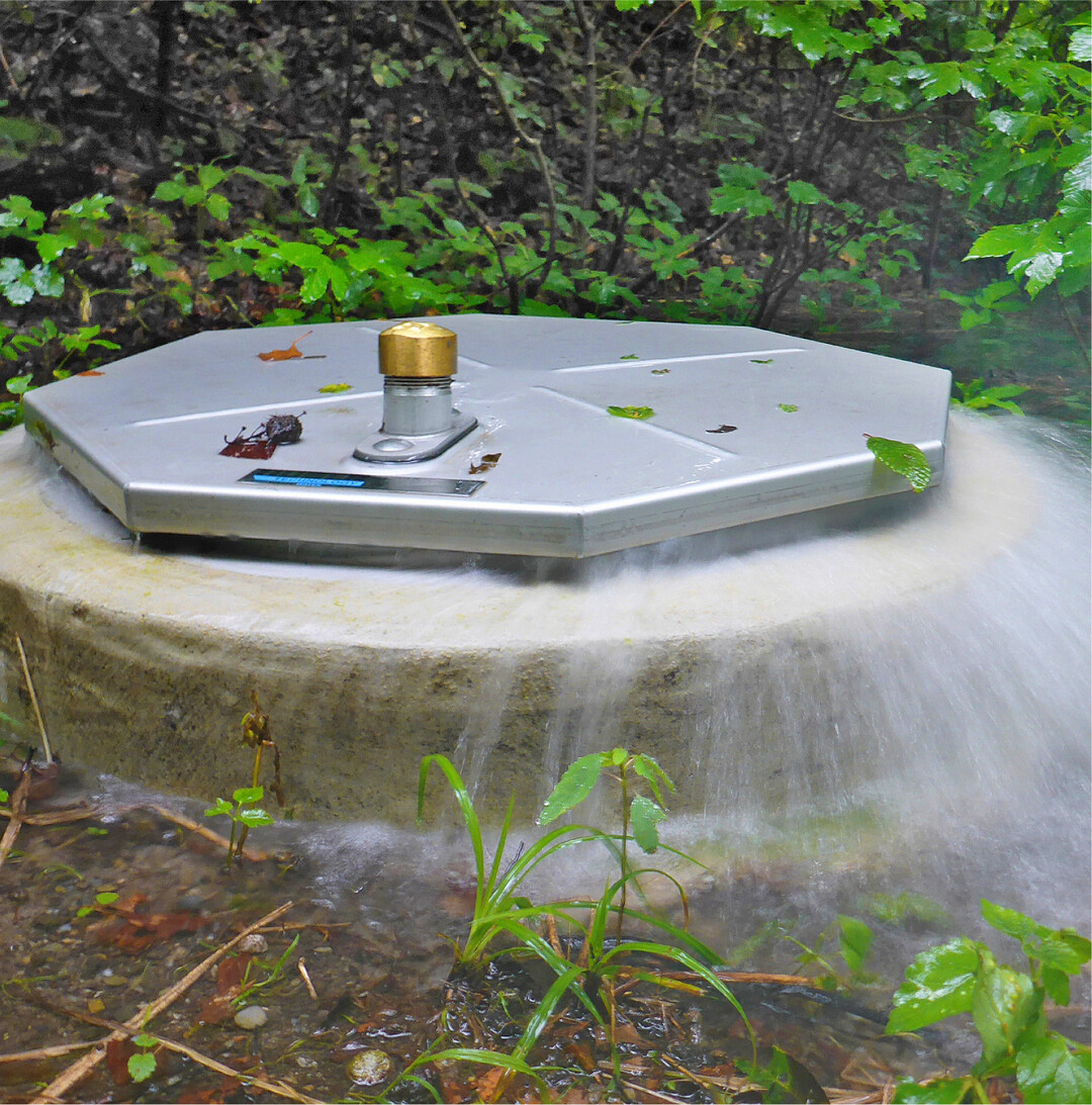 Die häufigen Niederschläge der letzten Zeit haben vielerorts für Entspannung der Grundwasserbestände gesorgt. An der Messstelle in Bad Schussenried (Kreis Biberach) ist es sogar soviel, dass das Grundwasser mit Überdruck an die Oberfläche schießt. Das Phänomen ist im Sommerhalbjahr äußerst selten.