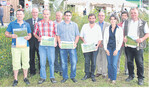 Die Preisträger der Wiesenmeisterschaft 2014 mit den Juroren und den Gastgebern des Wiesenfests, Familie Großhans in Simmersfeld-Beuren.