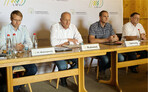 Erntepressekonferenz beim LBV: (v. l.) Dr. Dominik Modrzejewski, LBV-Fachreferent für pflanzliche Erzeugung; Joachim Rukwied, Präsident im LBV; Landwirt Michael Gehrung und Horst Wenk, stellvertretender Hauptgeschäftsführer im LBV.
