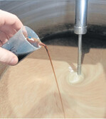 Die thermostabile alpha-Amylase wird zeitig beim Aufheizen hinzugegeben.