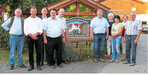 Die Gäste aus Niedersachsen mit Hans-Joachim Fuchtel (4. v. l.) und den Landwirten Gerhard (5. v. r.) und Ulrike Fassnacht (3. v. r.), Sabine (2. v. r.) und Friedrich Großhans (r.) aus dem Schwarzwald. I