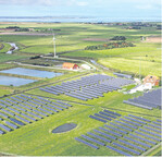 Hybridkraftwerk mit Stromspeicher auf Pellworm wird saniert: Alle Komponenten werden überprüft und wo notwendig getauscht, Unterkonstruktionen werden gestrichen oder ersetzt.