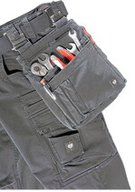 Die Besonderheit der Arbeitshosen liegt sowohl im Material als auch im Schnitt.