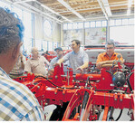 Die Chancen von Strip-Till-Verfahren im Maisanbau standen im Mittelpunkt bei der Firma Kuhn im elsässischen Saverne.