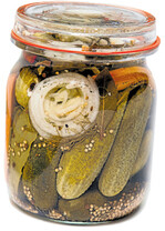 In Essig eingelegt hält Gemüse gut konserviert viele Monate.