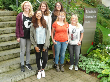 Bewerben sich um den Apfelthron (v. l.): Jasmin Bchele, Regina Kininger, Ann-Kathrin Kolb, Lisa Brielmayer, Sonja Mller und Sabrina Hei. 