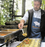 Versucherle vom Wildschwein: Stephan Kapp vom Gasthaus Krone Altbulach serviert schwäbisches Wildschwein-Curry mit Schwarzwälder Nudeln statt mit Reis.