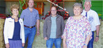 (v.l.): Die stellvertretenden Vorsitzenden im Bauernverband Biberach-Sigmaringen Martina Magg-Riedesser und Alexander Keller, Geschäftsführer Niklas Kreeb, die Landfrauen-Vorsitzende Doris Härle und der Vorsitzende Karl Endriß.