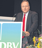 Joachim Rukwied fordert ein klares Bekenntnis zur Tierhaltung in Deutschland. Von weiteren Auflagen sei abzusehen; die Arbeitsbelastung auf den Höfen sei ausgeschöpft.