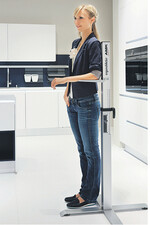 Die ideale Arbeitshöhe in der Küche liegt 10 bis 15 cm unter der Ellenbogenhöhe.