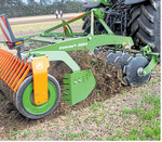 Die Anbau-Kompaktscheibeneggen der Catros-Baureihe gibt es nun auch im 3- und 4-m-Segment. Arbeitstiefen von 16 cm sollen mit den 610 mm großen Scheiben möglich sein.