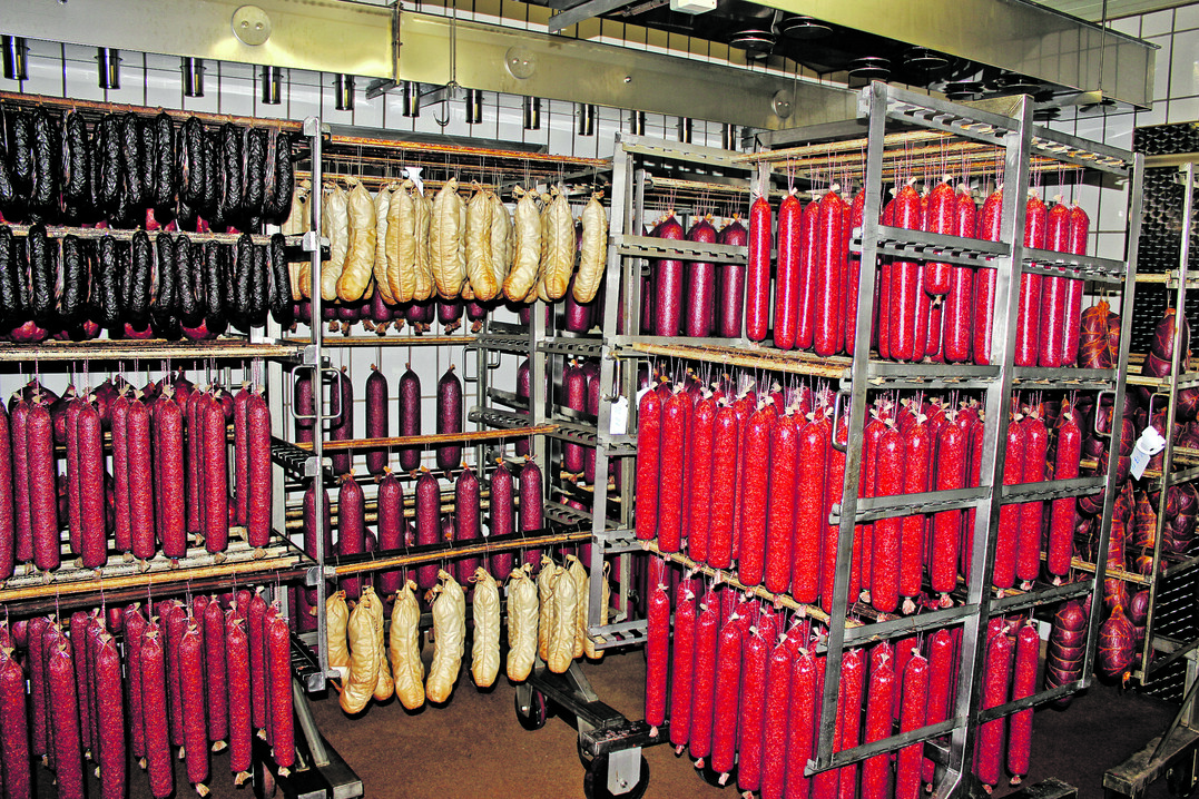 Eine luftgetrocknete Salami ben�tigt ein halbes Jahr Reifezeit, manche Schinken sogar ein ganzes Jahr.