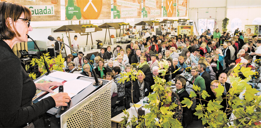 Buerinnen und Weingrtnerinnen sind am Dienstag, den 27. September, zum Fachtag im Gastronomiezelt eingeladen.