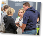 Die Mitarbeiterinnen und Mitarbeiter der LBV-Beratungs- und Dienstleistungsunternehmen stehen täglich von 9 bis 18 Uhr für Fragen und Gespräche bereit.