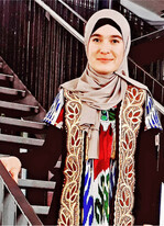 Nafisa Yusupova kommt aus Usbekistan. Hier trägt sie eine traditionelle Tracht ihres Heimatlandes.