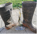 Eigentlich logisch: Stiefel zu Stiefel, in Reih und Glied aufgestellt