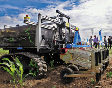  Von der Forschung an Feldrobotern wie der Roboterplattform Phoenix" der Universitt Hohenheim, hier auf den DLG-Feldtagen 2018, sollen in Zukunft auch Betriebe in Sddeutschland profitieren. 