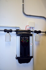 In der Ansaug- und Auswerteeinheit wird die Luft durch eine Sensorkammer geführt, in der auch kleinste Rauchpartikel erkannt werden.