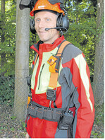 Helmfunk der Firma 3M in Verbindung mit Kennwood Sprechfunk am Gürtel.