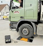 Plattenwaage mit gleichzeitiger Auswertung von bis zu vier Wiegepads der Firma Kern.