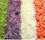 Schnell maschinell geraspelt und geschnitzelt.