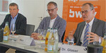 Herbstbilanz und Lagebericht für die Winzergenossenschaften Badens in der Winzergenossenschaft (WG) Bötzingen (von links): WG-Vorsitzender Erwin Meier, WG-Geschäftsführer Volker Kern, Dr. Roman Glaser, Präsident des BWGV