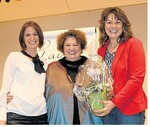 Strahlende Gesicher beim Kreislandfrauentag Rottweil in Dietingen mit (v. l.) Nadine Öhler vom Vorstandsteam, Kreisvorsitzende Ute Haag und Landfrauenpräsidentin Juliane Vees.