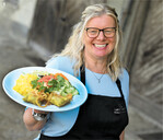 Das Bild zum Plakat: Gisela Eisele stellte sich als Model für die Banner der Oberschwabenschau zur Verfügung.