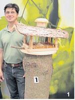 Die Nummer 1 war auch nach dem Auszählen der Stimmen die Nummer 1. Lothar Ritter ist der Schöpfer des am häufigsten gewählten Vogelhauses. Der Holzkünstler schuf ein detailreiches Unikat.