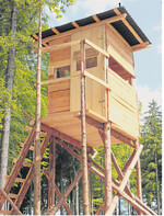 Verlängerte Hauptstützen bilden äußerst stabile Ankerungspunkte für das Geländer.