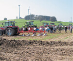 Sechs unterschiedliche Pflüge und ihre Arbeitsergebnisse waren jüngst bei einer Maschinenvorführung des Maschinenrings Alb-Neckar-Fils e.V. zu sehen.