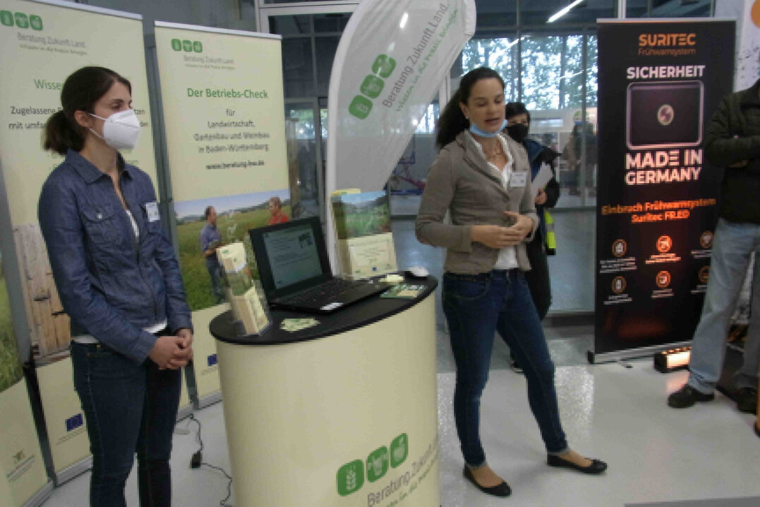 Die Landesanstalt fr Landwirtschaft (LEL) Schwbisch Gmnd stellte auf der Ausstellung die Mglichkeiten eines Betriebschecks fr Pferdehfe vor.