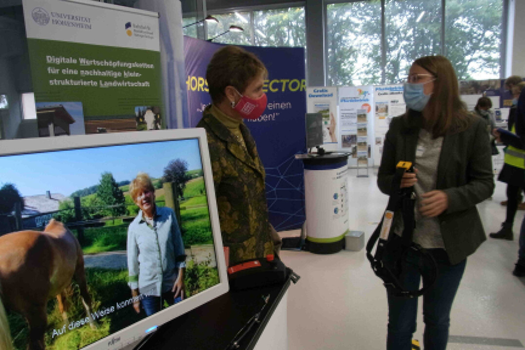 Am Stand der Universitt Hohenheim konnte man sich ber das Forschungsprojekt Digitale Wertschpfungsketten fr eine nachhaltige kleinstrukturierte Landwirtschaft (DiWenkLa).inormieren.