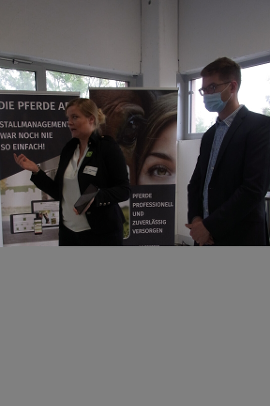 Fr die Vorzge einer speziell fr Pferdebetriebe entwickelten App warben die Mitarbeiter der Pferde App GmbH auf der Ausstellung.
