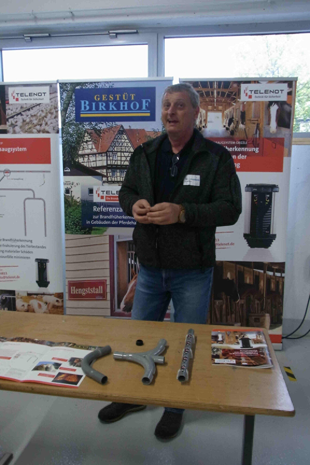 Die Telenot Elektronic GmbH prsentierte ein Rauchmeldesystem fr Pferdestlle, das schnell und zuverlssig mgliche Gefahren in Stllen melden soll.