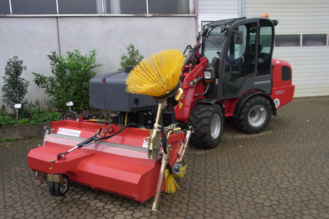 Die Weidemann GmbH prsentierte in Kirchheim/Teck ebenfalls Hoftracs und Radlader fr Arbeiten in und vor den Stllen.