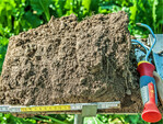 Die Bodenstruktur beeinflusst maßgeblich die Wasser-, Luft- und Nährstoffversorgung einer Kultur.