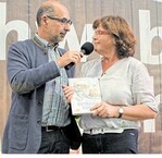 Nun können Sie noch gekonnter aus Getreide leckere Gerichte zaubern", beglückwünschte Bernhard Bitterwolf eine der Buch-Gewinnerinnen aus dem Publikum auf dem Grünen Pfad.