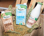 Die Haferdrinks gibt es zum Start in vier Varianten im Tetrapak, die Natur"-Variante wird zusätzlich in der Glasflasche angeboten. Foto: Bossert
