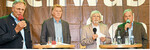 Podiumsgespräch zu den Sorgen der bäuerlichen Familienbetriebe (v. l.): LBV-Vizepräsident Gerhard Glaser, Land- und Forstwirt Eugen Haberer aus Schenkenzell, Moderator Eberhard Stümpfle, stv. Chefredakteur BWagrar, und Thomas Heilig, Obsterzeuger und Vorsitzender der Obstregion Bodensee.