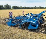 Die Kurzscheibenegge Rebell bewältigt auch viel organische Masse.